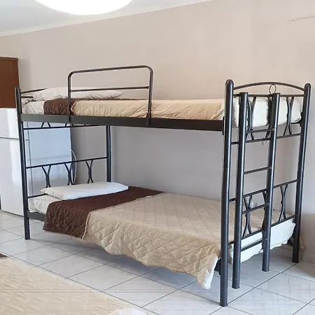 Zaritsi Apartmán Tirós